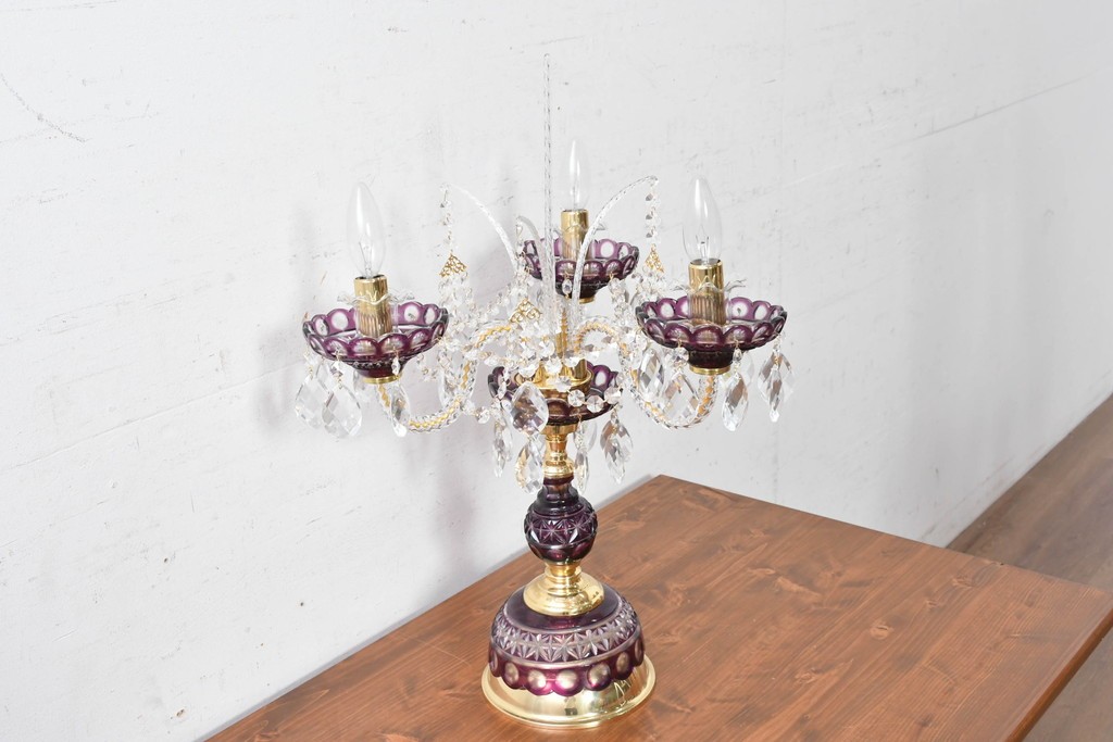 《スタンドライト加工費込み》　中古　美品　チェコ　LIGLASS(リグラス)　紫色の装飾が華やかな3灯置き型照明　定価推定約25万円　(R-089277)