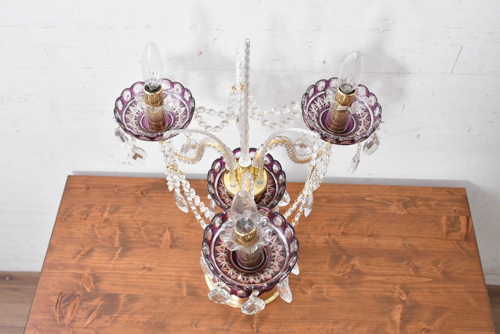 《スタンドライト加工費込み》　中古　美品　チェコ　LIGLASS(リグラス)　紫色の装飾が華やかな3灯置き型照明　定価推定約25万円　(R-089277)