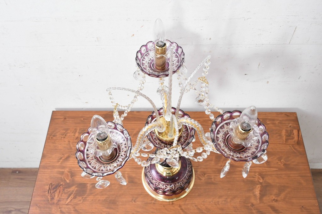 《スタンドライト加工費込み》　中古　美品　チェコ　LIGLASS(リグラス)　紫色の装飾が華やかな3灯置き型照明　定価約25万円　(R-089278)