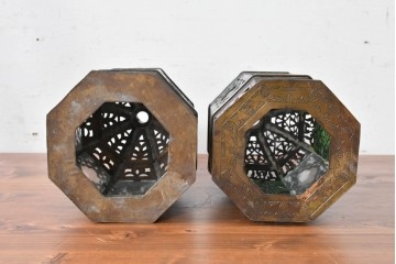 ヴィンテージ　真鍮　色ガラスと繊細な透かし模様が目を惹くアラビアンテイストのランタン2個セット　※ディスプレイ用　(R-089287)