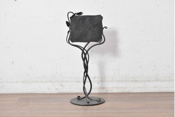 中古　ロートアイアン　曲線装飾が印象的なサインスタンド　(R-089292)