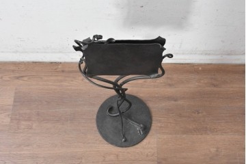 中古　ロートアイアン　曲線装飾が印象的なサインスタンド　(R-089292)
