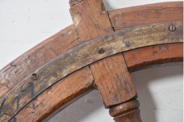 イギリスアンティーク　挽物細工が施された存在感のある舵輪　(R-089295)