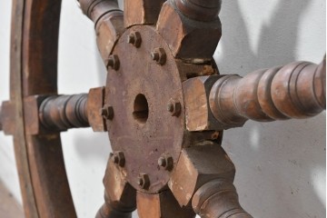 イギリスアンティーク　挽物細工が施された存在感のある舵輪　(R-089295)