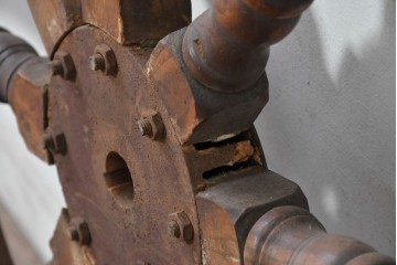 イギリスアンティーク　挽物細工が施された存在感のある舵輪　(R-089295)