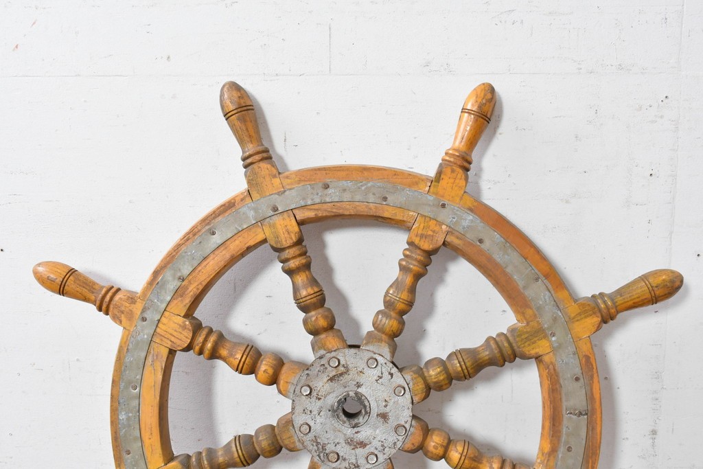 イギリスアンティーク　挽物細工が施された存在感のある舵輪　(R-089296)