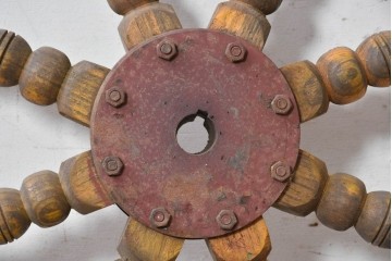 イギリスアンティーク　挽物細工が施された存在感のある舵輪　(R-089296)
