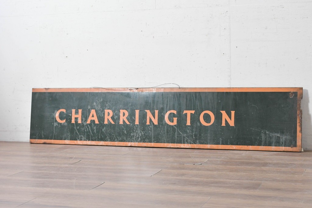 イギリスアンティーク　1930年から1950年頃　CHARRINGTON　グリーンとオレンジのカラーリングがお洒落な看板　(R-089298)