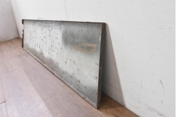 イギリスアンティーク　1930年から1950年頃　CHARRINGTON　グリーンとオレンジのカラーリングがお洒落な看板　(R-089298)