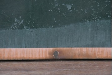 イギリスアンティーク　1930年から1950年頃　CHARRINGTON　グリーンとオレンジのカラーリングがお洒落な看板　(R-089299)