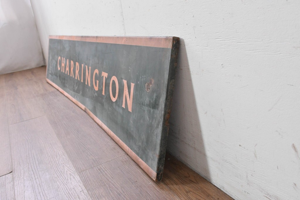 イギリスアンティーク　1930年から1950年頃　CHARRINGTON　グリーンとオレンジのカラーリングがお洒落な看板　(R-089299)