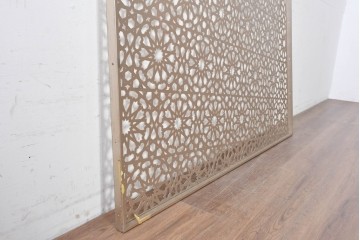 中古　ステンレス　透かし模様が軽やかな金属製装飾パネル　(R-089301)