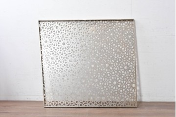 中古　ステンレス　透かし模様が軽やかな金属製装飾パネル　(R-089302)
