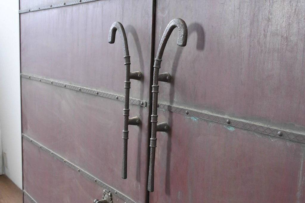 ヴィンテージ建具　銅板　大振りで存在感のある両開き門扉2枚(1対)セット　(R-089303)