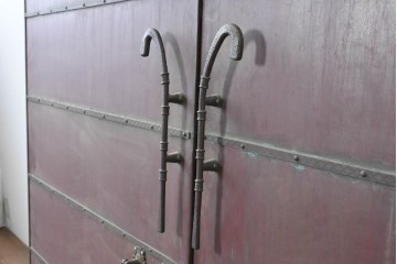 ヴィンテージ建具　銅板　大振りで存在感のある両開き門扉2枚(1対)セット　(R-089303)