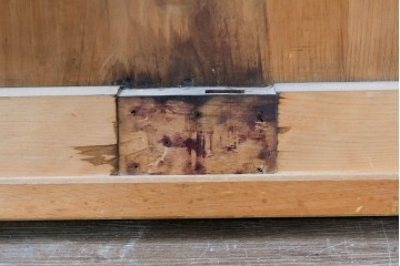 アンティーク建具　明治から大正期　新潟産　檜(ヒノキ)材　重厚な飾り金具を備えた蔵戸1枚　(R-089304)