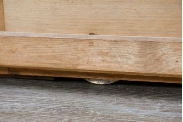 アンティーク建具　明治から大正期　新潟産　檜(ヒノキ)材　重厚な飾り金具を備えた蔵戸1枚　(R-089304)