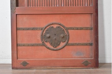 アンティーク建具　昭和初期　北陸産　総欅(ケヤキ)材　縦格子と重厚な飾り金具が印象的な蔵戸1枚　(R-089305)