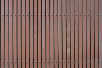 アンティーク建具　昭和初期　北陸産　総欅(ケヤキ)材　縦格子と重厚な飾り金具が印象的な蔵戸1枚　(R-089305)
