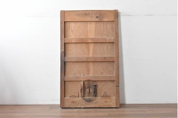 アンティーク建具　明治から大正期　重厚!!　上手物!!　新潟産　総欅(ケヤキ)材　力強い木目と飾り金具が魅力的な蔵戸1枚　(R-089306)