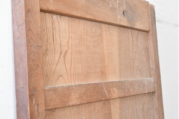 アンティーク建具　明治から大正期　重厚!!　上手物!!　新潟産　総欅(ケヤキ)材　力強い木目と飾り金具が魅力的な蔵戸1枚　(R-089306)
