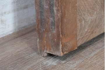 アンティーク建具　明治から大正期　重厚!!　上手物!!　新潟産　総欅(ケヤキ)材　力強い木目と飾り金具が魅力的な蔵戸1枚　(R-089306)