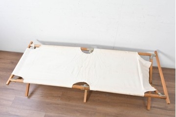 和製ヴィンテージ　店舗什器としてもおすすめの折り畳み式の簡易ベッド　(R-089309)