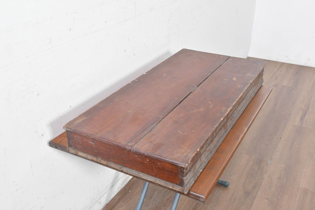 アンティーク雑貨　使い込まれた無垢の木肌が味わい深い卓上ピアノ　(R-089310)