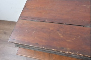 アンティーク雑貨　使い込まれた無垢の木肌が味わい深い卓上ピアノ　(R-089310)