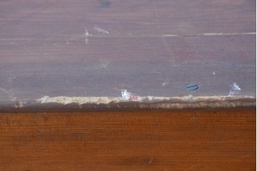 アンティーク雑貨　使い込まれた無垢の木肌が味わい深い卓上ピアノ　(R-089310)