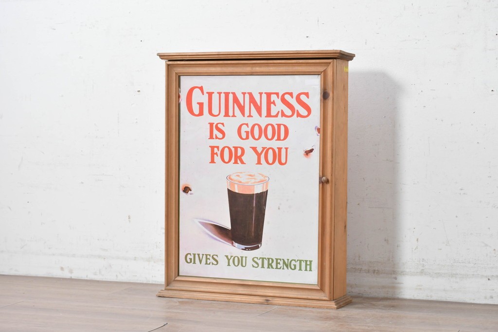 イギリスヴィンテージ　パイン材　GUINNESS(ギネス)の広告がレトロな小型キャビネット　(R-089311)