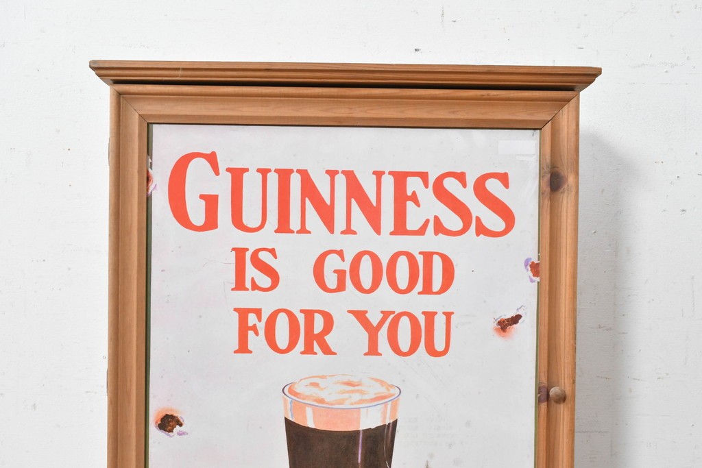 イギリスヴィンテージ　パイン材　GUINNESS(ギネス)の広告がレトロな小型キャビネット　(R-089311)
