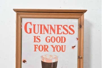 イギリスヴィンテージ　パイン材　GUINNESS(ギネス)の広告がレトロな小型キャビネット　(R-089311)