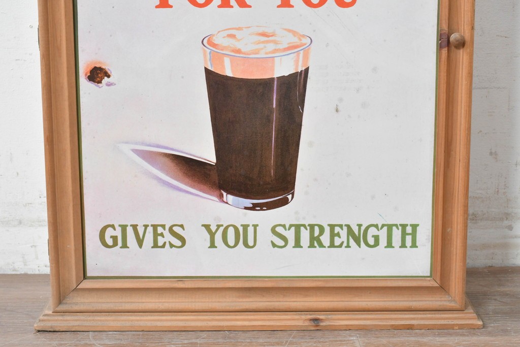 イギリスヴィンテージ　パイン材　GUINNESS(ギネス)の広告がレトロな小型キャビネット　(R-089311)