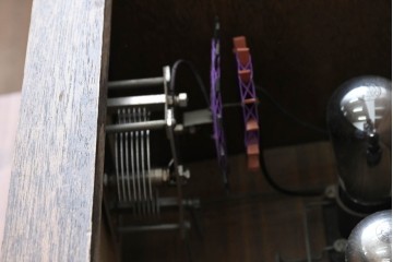 和製アンティーク　大正期から昭和初期　重厚な計器盤の表情が味わい深い真空管ラジオ　(R-089312)