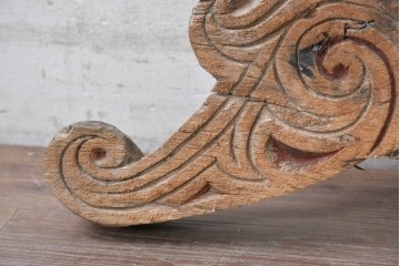 アジアンアンティーク　力強い渦巻き模様の木彫ペディメント　(R-089313)
