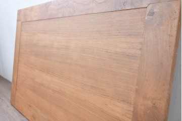 中古　チーク無垢材　リバーシブルで楽しめる!　片面に名栗(なぐり)加工が施された天板　(R-089314)