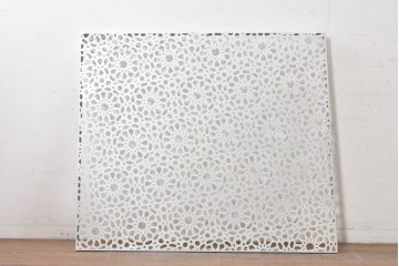 中古　ステンレス　透かし模様が軽やかな金属製装飾パネル　(R-089315)