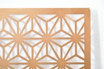 中古建具　鉄製　組子デザイン　麻の葉文様が端正に連なる透かし金属パネル1枚　※在庫4点あります　(R-089316)