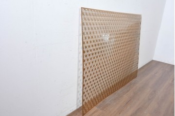 中古建具　鉄製　組子デザイン　麻の葉文様が端正に連なる透かし金属パネル1枚　※在庫4点あります　(R-089316)