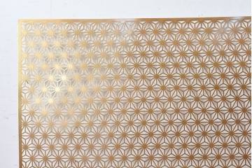 中古建具　鉄製　組子デザイン　麻の葉文様が端正に連なる透かし金属パネル1枚　※在庫4点あります　(R-089316)