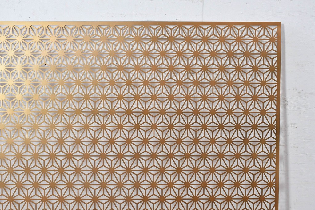 中古建具　鉄製　組子デザイン　麻の葉文様が端正に連なる透かし金属パネル1枚　※在庫4点あります　(R-089316)
