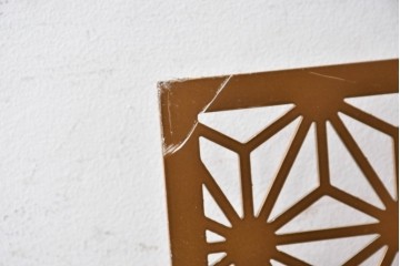 中古建具　鉄製　組子デザイン　麻の葉文様が端正に連なる透かし金属パネル1枚　※在庫4点あります　(R-089316)
