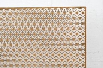 中古建具　鉄製　組子デザイン　麻の葉文様が端正に連なる透かし金属パネル1枚　※在庫2点あります　(R-089317)