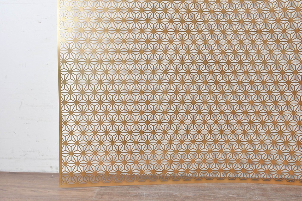 中古建具　鉄製　組子デザイン　麻の葉文様が端正に連なる透かし金属パネル1枚　※在庫2点あります　(R-089317)