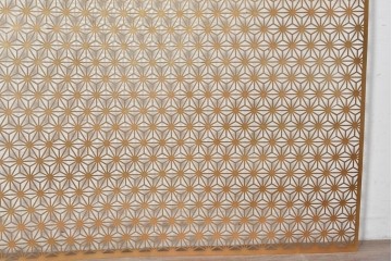 中古建具　鉄製　組子デザイン　麻の葉文様が端正に連なる透かし金属パネル1枚　※在庫2点あります　(R-089317)