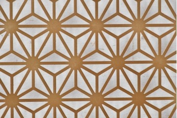 中古建具　鉄製　組子デザイン　麻の葉文様が端正に連なる透かし金属パネル1枚　※在庫2点あります　(R-089317)