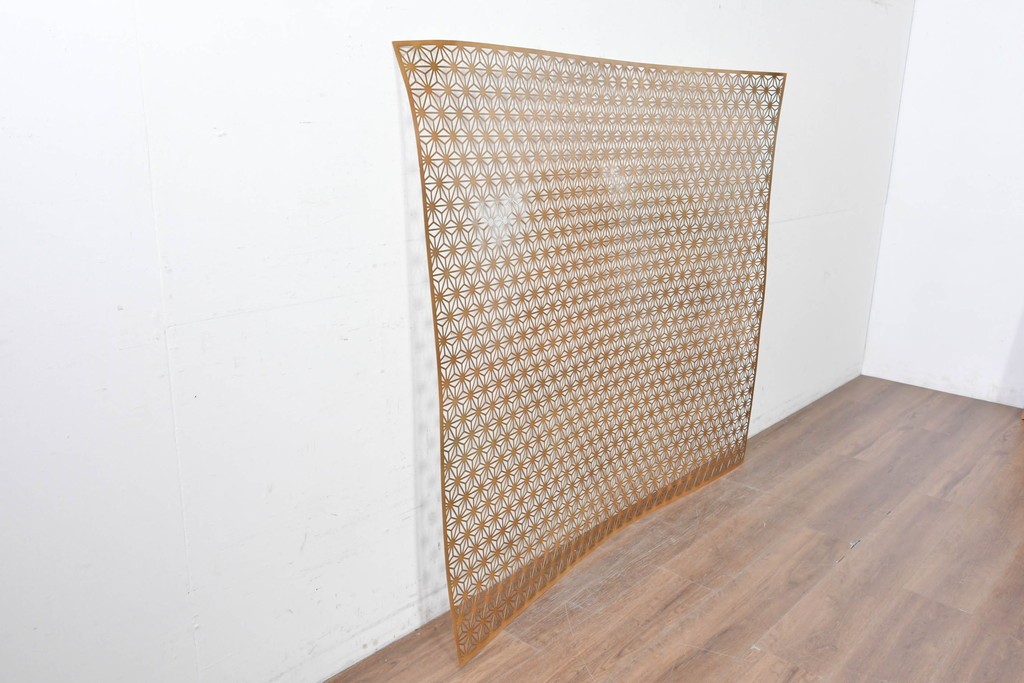 中古建具　鉄製　組子デザイン　麻の葉文様が端正に連なる透かし金属パネル1枚　※在庫2点あります　(R-089317)