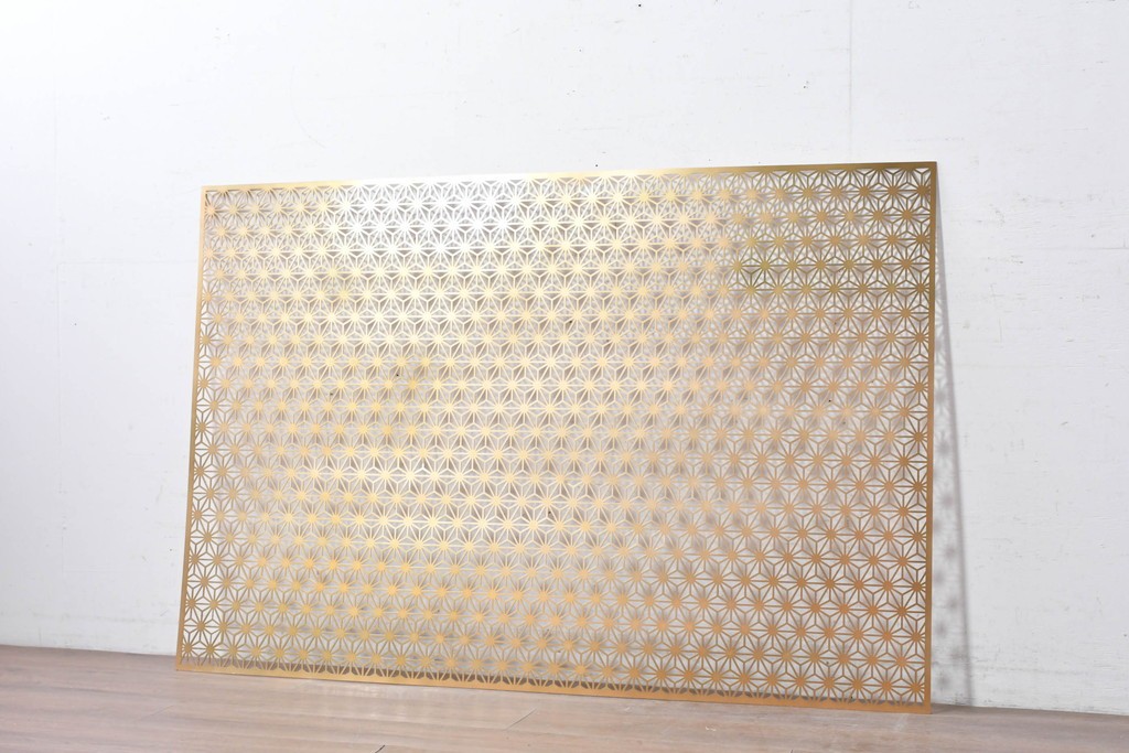中古建具　鉄製　組子デザイン　麻の葉文様が端正に連なる透かし金属パネル1枚　※在庫4点あります　(R-089318)