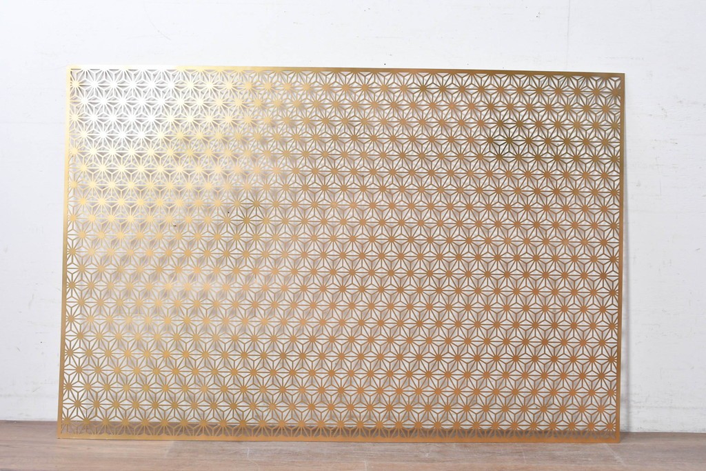 中古建具　鉄製　組子デザイン　麻の葉文様が端正に連なる透かし金属パネル1枚　※在庫4点あります　(R-089318)